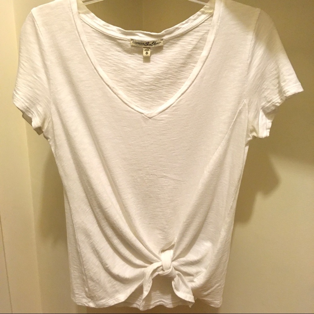 White tie-hem t-shirt